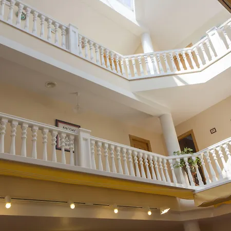 Hotel La Casa Del Abuelo 2*